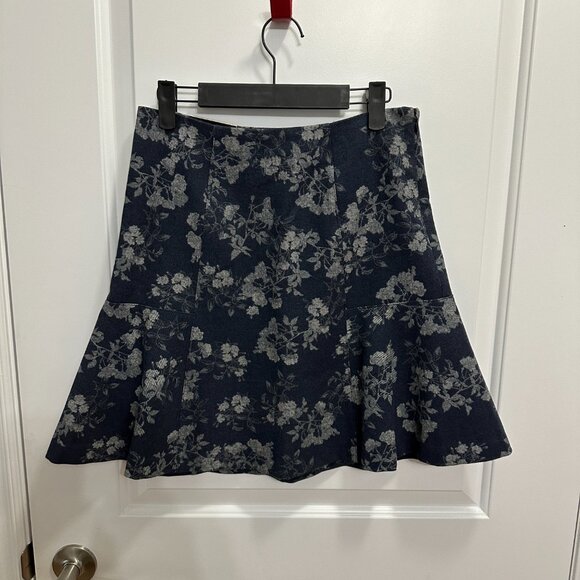 Banana Republic A-Line Navy Floral Mini Skirt - Size 2 - Picture 2 of 7